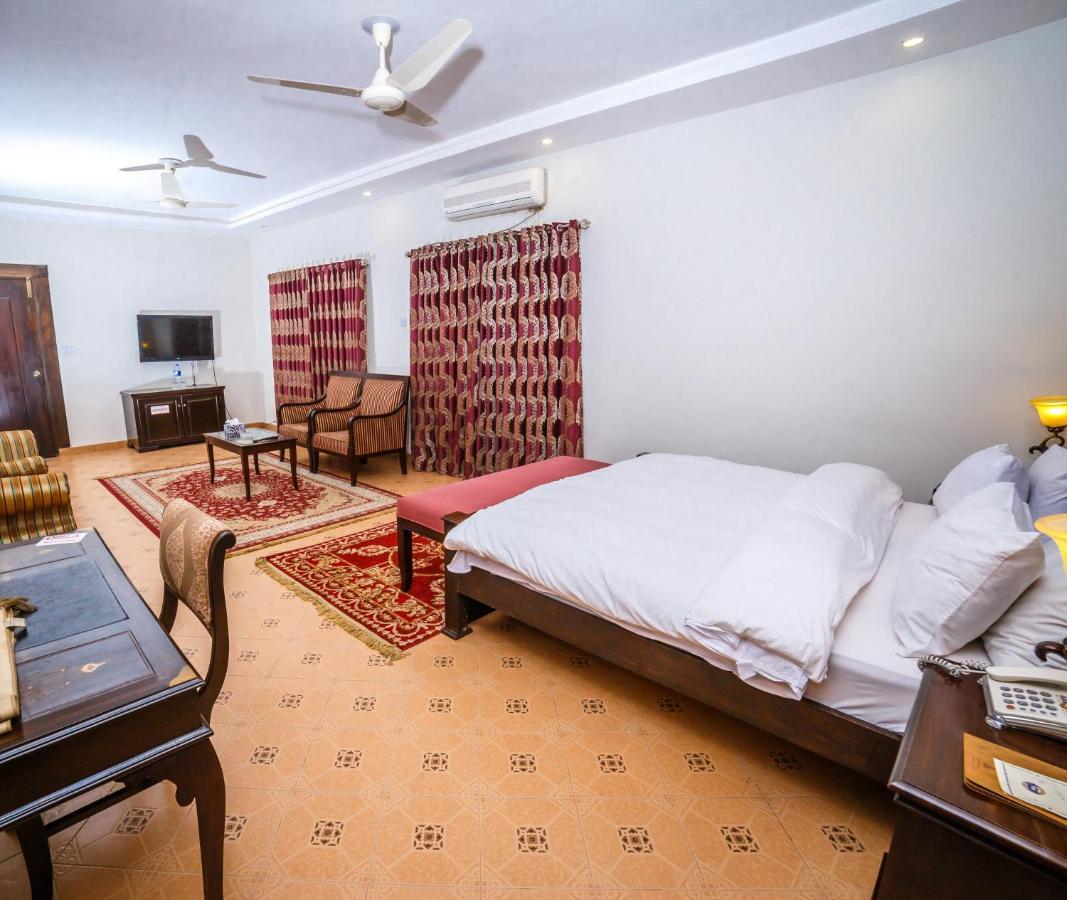 Vip House Hotel Peshawar Exterior foto