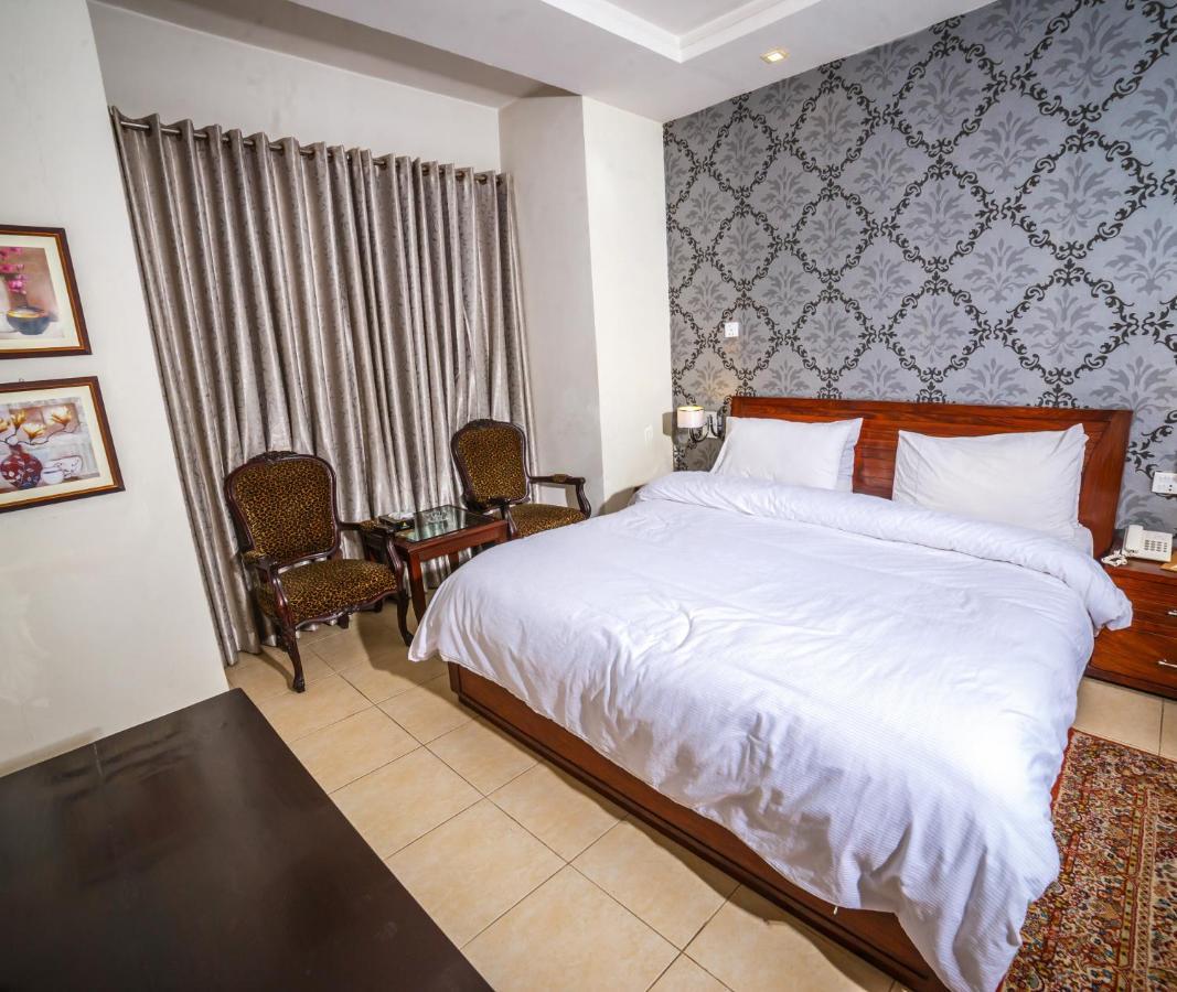 Vip House Hotel Peshawar Exterior foto