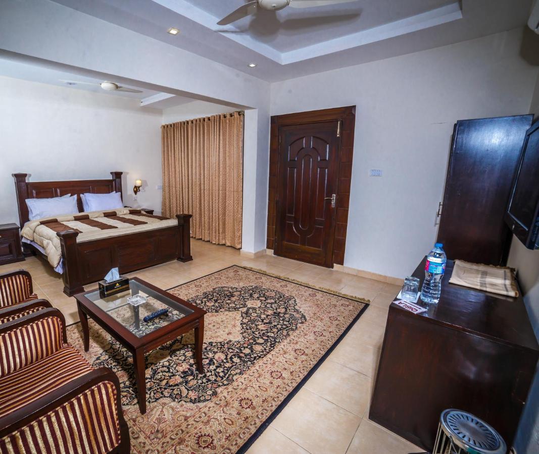 Vip House Hotel Peshawar Exterior foto