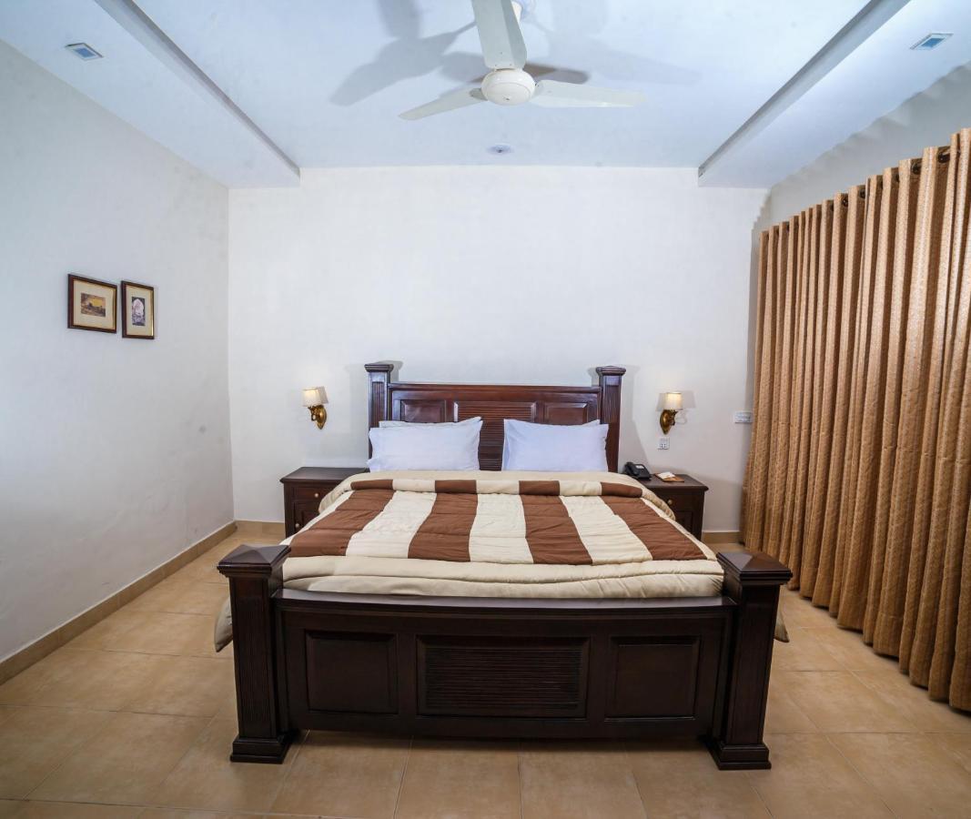 Vip House Hotel Peshawar Exterior foto