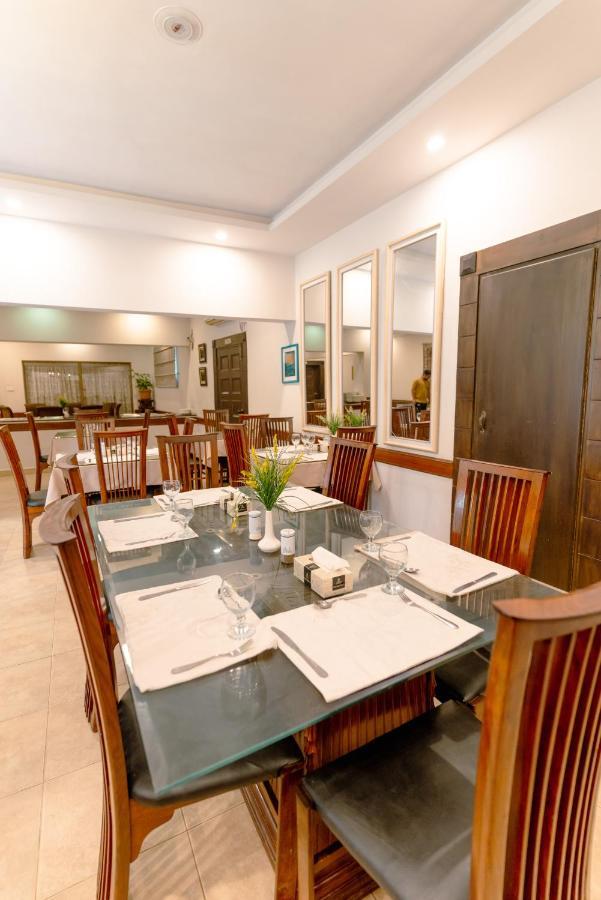 Vip House Hotel Peshawar Exterior foto